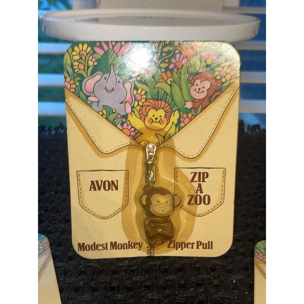Vintage Avon Zip A Zoo Modest Monkey & Lovable Lion Zipper Pull Charm‎ 1983 (4)